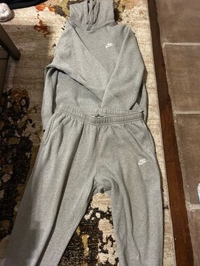 Nike Men Gray Hooded Sweatshirt & Jogger Set